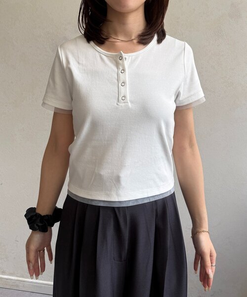 Thevon（ゼボン）の「ヘンリーネックチャーム付きコンパクトTシャツ（Tシャツ/カットソー・レディース・グレー/ブラック/オフホワイト・S/M）」の16枚目の写真