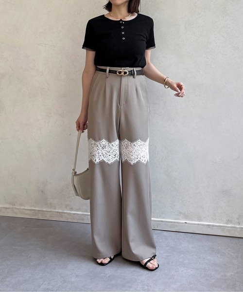 Thevon（ゼボン）の「ヘンリーネックチャーム付きコンパクトTシャツ（Tシャツ/カットソー・レディース・グレー/ブラック/オフホワイト・S/M）」の6枚目の写真