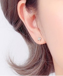 【MASHIRO】フラワークローバーモチーフアクリルストーンワンポイントペアピアス(MA/EKW163)