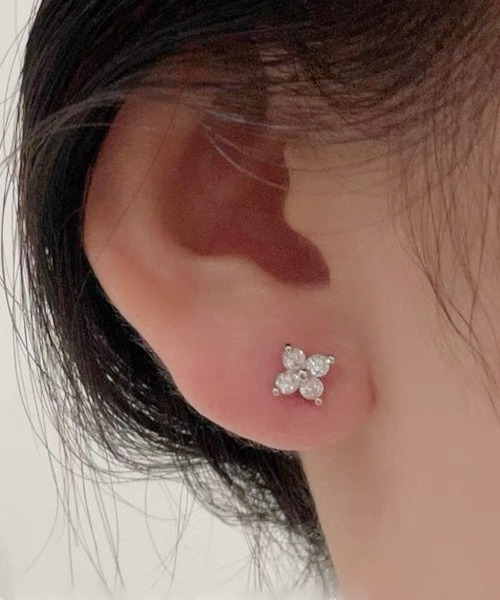 MASHIRO（マシロ）の「【MASHIRO】フラワークローバーモチーフアクリルストーンワンポイントペアピアス(MA/EKW163)（ピアス（両耳用）・レディース・シルバー/ゴールド・FREE）」の10枚目の写真