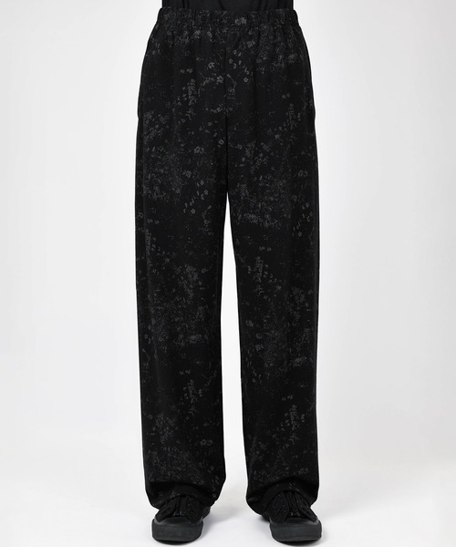 LAD MUSICIAN（ラッドミュージシャン）の「T-CLOTH SMALL FLOWER STRAIGHT PANTS（スウェットパンツ・メンズ・ブラック・44/42）」の2枚目の写真