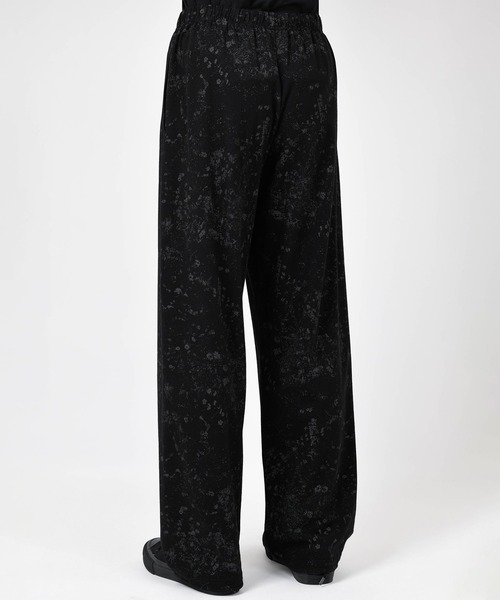 LAD MUSICIAN（ラッドミュージシャン）の「T-CLOTH SMALL FLOWER STRAIGHT PANTS（スウェットパンツ・メンズ・ブラック・44/42）」の3枚目の写真