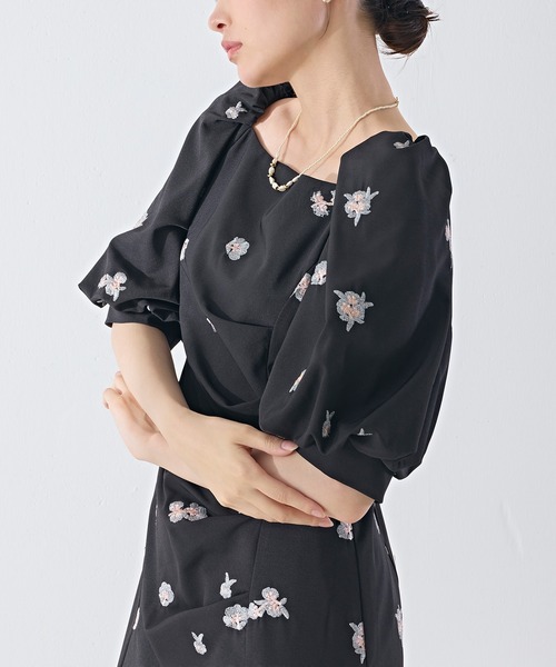 Kana（カナ）の「花柄刺繍ドレープパフスリーブドレス パーティー 結婚式 お呼ばれ オケージョン（ドレス・レディース・ベージュ/チャコールグレー/ブラック・M）」の6枚目の写真