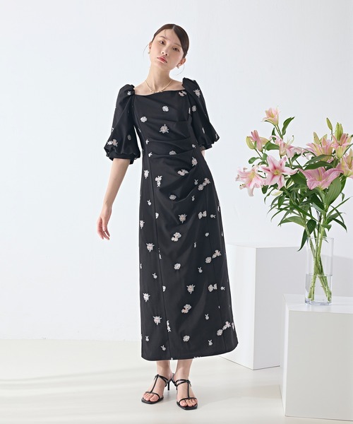 Kana（カナ）の「花柄刺繍ドレープパフスリーブドレス パーティー 結婚式 お呼ばれ オケージョン（ドレス・レディース・ベージュ/チャコールグレー/ブラック・M）」の5枚目の写真