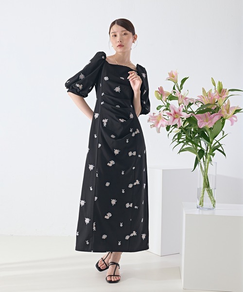 Kana（カナ）の「花柄刺繍ドレープパフスリーブドレス パーティー 結婚式 お呼ばれ オケージョン（ドレス・レディース・ベージュ/チャコールグレー/ブラック・M）」の4枚目の写真