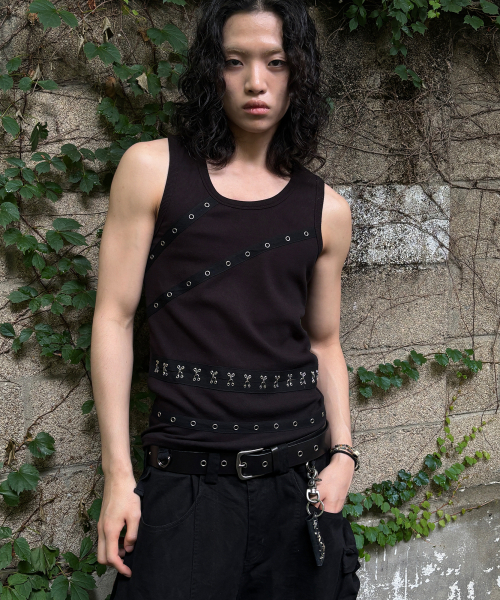 AAKAM(アーカム)の「Metal Piercing Sleeveless (Black)(Tシャツ/カットソー・レディース・その他・1/2)」の1枚目の写真