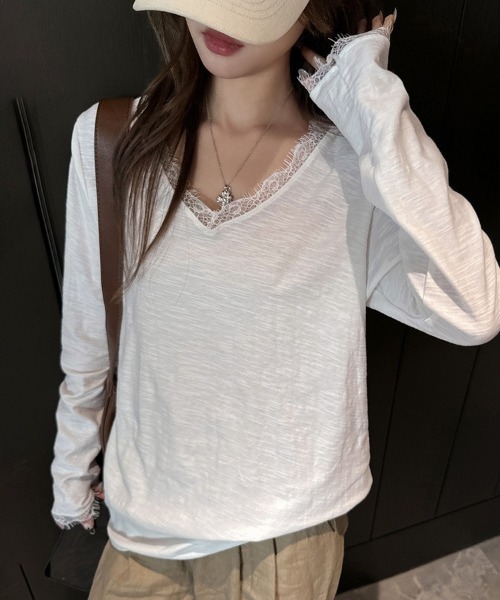ONEP STAR(ワンピスター)の「レース切り替えVネック長袖カットソー(Tシャツ/カットソー・レディース・ホワイト/ブラック・MEDIUM/LARGE/X-LARGE)」の3枚目の写真