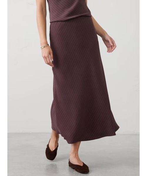 BANANA REPUBLIC FACTORY STORE(バナナリパブリック ファクトリーストア)の「BANANA REPUBLIC FACTORY STORE クレープピンストライププルオンミディスカート(スカート・レディース・ブラウン系その他/ネイビー・S)」の2枚目の写真