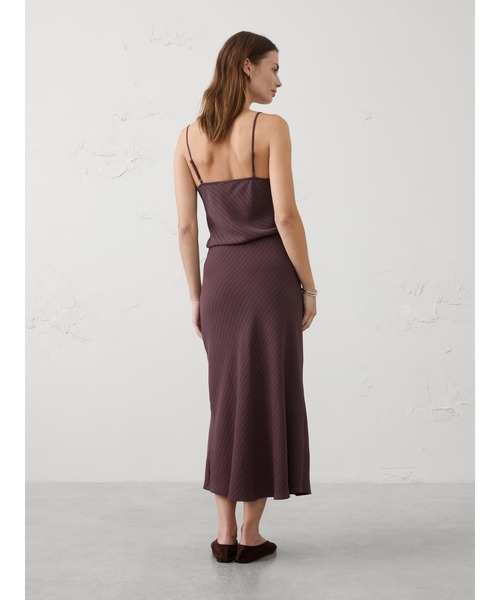 BANANA REPUBLIC FACTORY STORE(バナナリパブリック ファクトリーストア)の「BANANA REPUBLIC FACTORY STORE クレープピンストライププルオンミディスカート(スカート・レディース・ブラウン系その他/ネイビー・S)」の3枚目の写真