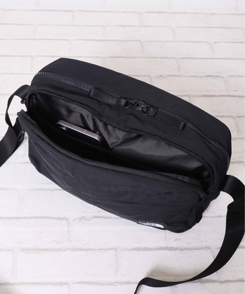 THE NORTH FACE(ザノースフェイス)の「【THE NORTH FACE/ザノースフェイス】TRAVEL CROSS BAG M NW トラベルクロスバッグ M ショルダーバッグ 軽量 クロスボディ ユニセックス(ショルダーバッグ・レディース・ブラック・ONE SIZE)」の4枚目の写真