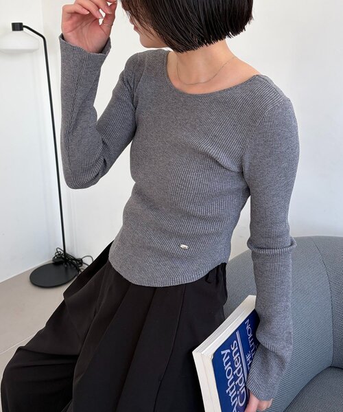 CAPRICIEUX LE'MAGE(カプリシューレマージュ)の「裾ラウンドリブニット(ニット/セーター・レディース・レッド/チャコールグレー/ホワイト/グレー・FREE)」の3枚目の写真