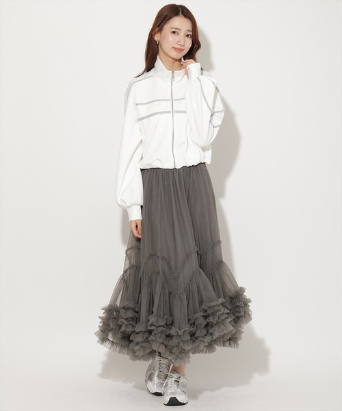 AND COUTURE(アンドクチュール)の「ボリュームフリルヘムチュールスカート(スカート・レディース・アイボリー/ブラック/オレンジ/グレー・FREE)」の4枚目の写真