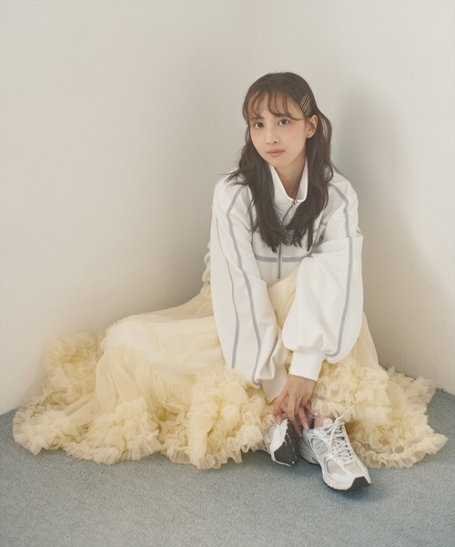 AND COUTURE(アンドクチュール)の「ボリュームフリルヘムチュールスカート(スカート・レディース・アイボリー/ブラック/オレンジ/グレー・FREE)」の2枚目の写真
