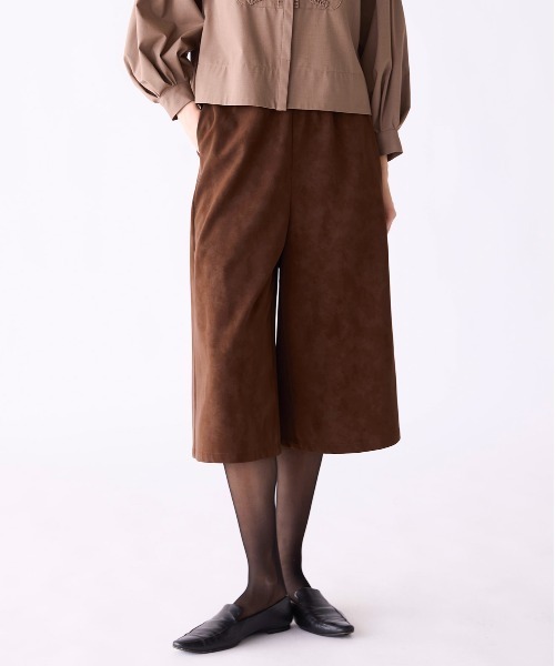 Marilyn Moon(マリリンムーン)の「eco-suede half pants(その他パンツ・レディース・ブラック/ブラウン/アイボリー・FREE)」の3枚目の写真
