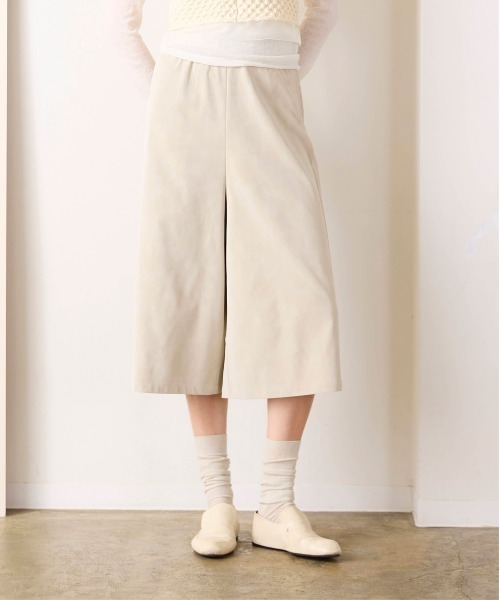 Marilyn Moon(マリリンムーン)の「eco-suede half pants(その他パンツ・レディース・ブラック/ブラウン/アイボリー・FREE)」の1枚目の写真