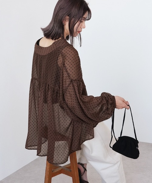 reca(レカ)の「無地/ドット柄 Vネックシア―ブラウス(シャツ/ブラウス・レディース・ブラウン/ブラック/ブラウン系その他/アイボリー/ホワイト系その他/ブラック系その他・M)」の21枚目の写真