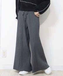 脚ラインを拾いにくい！ニットプリーツワイドパンツ