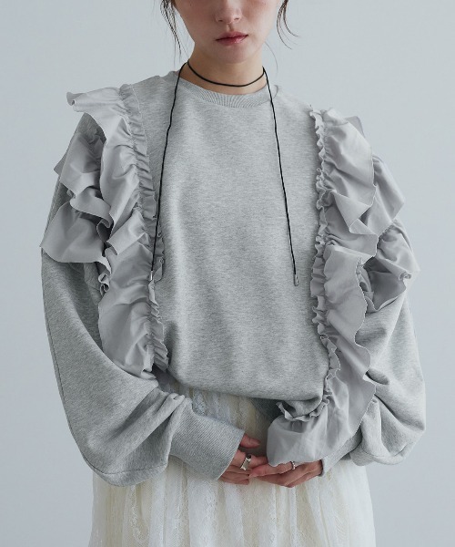 W:Huku(フーク)の「ビッグフリルロングスリーブスウェットプルオーバー / Long-Sleeve Sweatshirt Pullover with Large Ruffles(スウェット・レディース・オフホワイト/ブルー系/杢グレー/ブラック・FREE)」の3枚目の写真