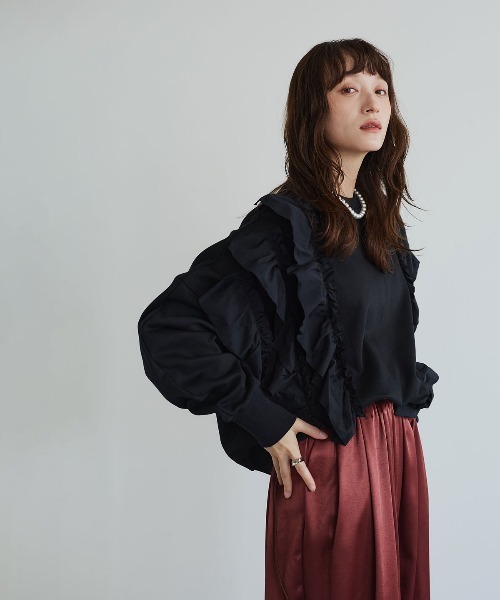 W:Huku(フーク)の「ビッグフリルロングスリーブスウェットプルオーバー / Long-Sleeve Sweatshirt Pullover with Large Ruffles(スウェット・レディース・オフホワイト/ブルー系/杢グレー/ブラック・FREE)」の6枚目の写真