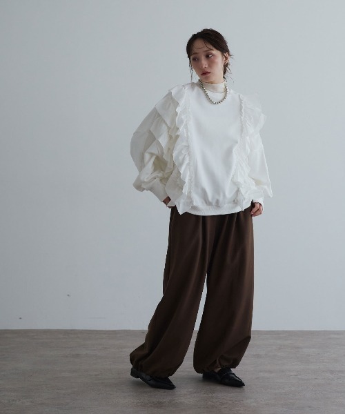 W:Huku(フーク)の「ビッグフリルロングスリーブスウェットプルオーバー / Long-Sleeve Sweatshirt Pullover with Large Ruffles(スウェット・レディース・オフホワイト/ブルー系/杢グレー/ブラック・FREE)」の7枚目の写真