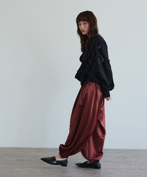 W:Huku(フーク)の「ビッグフリルロングスリーブスウェットプルオーバー / Long-Sleeve Sweatshirt Pullover with Large Ruffles(スウェット・レディース・オフホワイト/ブルー系/杢グレー/ブラック・FREE)」の11枚目の写真