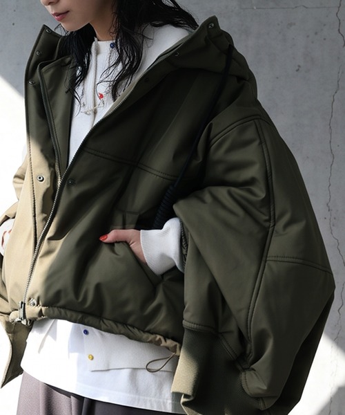 antiqua（アンティカ）の「撥水 ボリューム袖 ショートブルゾン（ブルゾン・レディース・ブラック/カーキ・ONESIZE）」の19枚目の写真