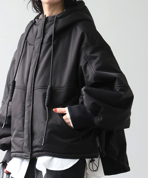 antiqua（アンティカ）の「撥水 ボリューム袖 ショートブルゾン（ブルゾン・レディース・ブラック/カーキ・ONESIZE）」の6枚目の写真