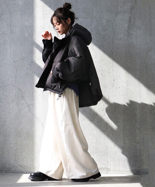 antiqua（アンティカ）の「撥水 ボリューム袖 ショートブルゾン（ブルゾン・レディース・ブラック/カーキ・ONESIZE）」の14枚目の写真