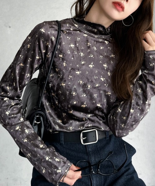 TREOVER(トレオーバー)の「ベロアハイネックトップス(Tシャツ/カットソー・レディース・チャコールグレー/オフホワイト/ライトピンク/ブラウン系/ブラック系/ダークブラウン/ブラック・FREE)」の6枚目の写真