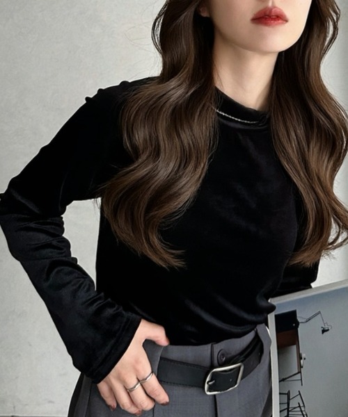 TREOVER(トレオーバー)の「ベロアハイネックトップス(Tシャツ/カットソー・レディース・チャコールグレー/オフホワイト/ライトピンク/ブラウン系/ブラック系/ダークブラウン/ブラック・FREE)」の3枚目の写真
