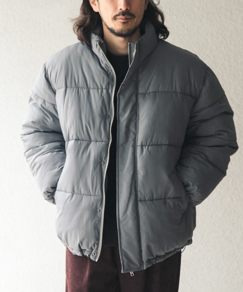 ITEMS URBANRESEARCH(アイテムズ アーバンリサーチ)の「『撥水』リップストップ発熱中綿ハイネックジャケット(ダウンジャケット/コート・メンズ・ベージュ系その他/ダークグレー/ブラック・MEDIUM/LARGE)」の2枚目の写真
