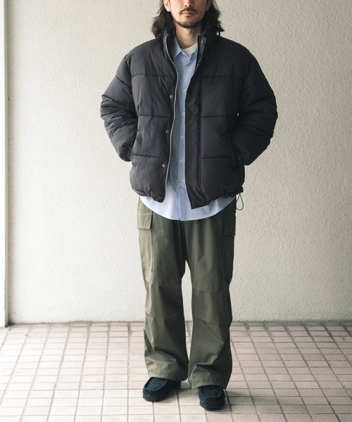 ITEMS URBANRESEARCH(アイテムズ アーバンリサーチ)の「『撥水』リップストップ発熱中綿ハイネックジャケット(ダウンジャケット/コート・メンズ・ベージュ系その他/ダークグレー/ブラック・MEDIUM/LARGE)」の9枚目の写真