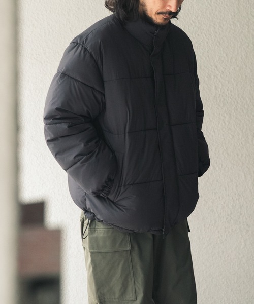 ITEMS URBANRESEARCH(アイテムズ アーバンリサーチ)の「『撥水』リップストップ発熱中綿ハイネックジャケット(ダウンジャケット/コート・メンズ・ベージュ系その他/ダークグレー/ブラック・MEDIUM/LARGE)」の12枚目の写真