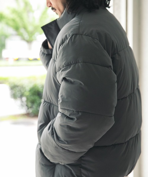 ITEMS URBANRESEARCH(アイテムズ アーバンリサーチ)の「『撥水』リップストップ発熱中綿ハイネックジャケット(ダウンジャケット/コート・メンズ・ベージュ系その他/ダークグレー/ブラック・MEDIUM/LARGE)」の19枚目の写真