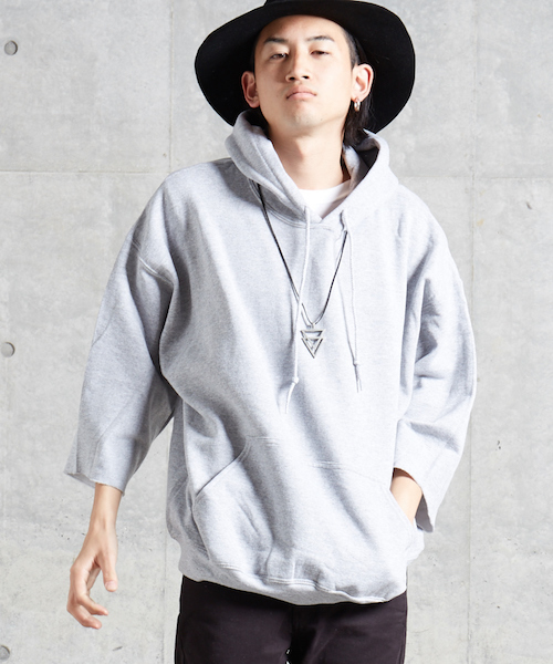 Re Youth(リユース)の「GD カットオフ オーバーサイズ ビッグシルエット ドロップショルダー フーディー スウェット パーカー(パーカー・メンズ・ブラック/グレー/ヘザーチャコール/ホワイト/グリーン/レッド/サンドベージュ/インディゴブルー/マルーン/カーキ・FREE)」の4枚目の写真