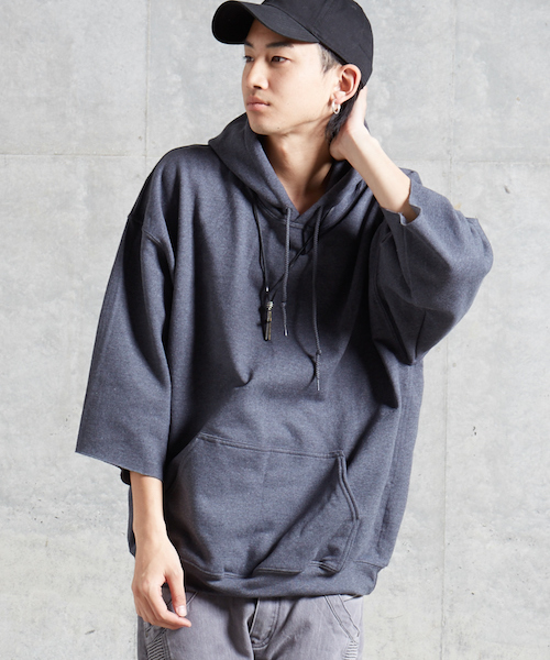 Re Youth(リユース)の「GD カットオフ オーバーサイズ ビッグシルエット ドロップショルダー フーディー スウェット パーカー(パーカー・メンズ・ブラック/グレー/ヘザーチャコール/ホワイト/グリーン/レッド/サンドベージュ/インディゴブルー/マルーン/カーキ・FREE)」の5枚目の写真