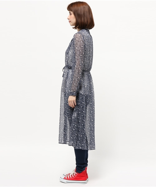 earth music&ecology(アースミュージックアンドエコロジー)の「【2016Summer】ボヘミアン花柄マキシガウン(シャツワンピース・レディース・アイボリー/ネイビー・FREE)」の9枚目の写真