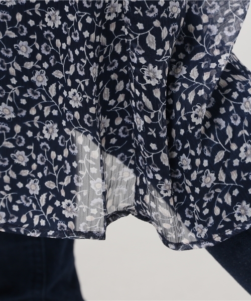 earth music&ecology(アースミュージックアンドエコロジー)の「【2016Summer】ボヘミアン花柄マキシガウン(シャツワンピース・レディース・アイボリー/ネイビー・FREE)」の3枚目の写真