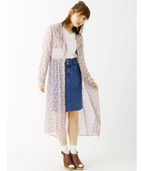 earth music&ecology(アースミュージックアンドエコロジー)の「【2016Summer】ボヘミアン花柄マキシガウン(シャツワンピース・レディース・アイボリー/ネイビー・FREE)」の7枚目の写真