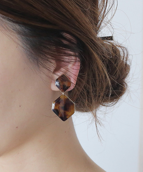 ANEMONE(アネモネ)の「ダブルヘキサゴンのつやつやピアス(ピアス(両耳用)・レディース・ベージュ/ブラウン/ブルー/グリーン/ライトピンク/ライトブラウン/パープル/グレー/エメラルド・FREE)」の3枚目の写真