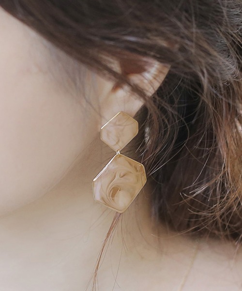 ANEMONE(アネモネ)の「ダブルヘキサゴンのつやつやピアス(ピアス(両耳用)・レディース・ベージュ/ブラウン/ブルー/グリーン/ライトピンク/ライトブラウン/パープル/グレー/エメラルド・FREE)」の9枚目の写真