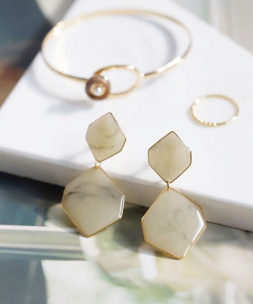 ANEMONE(アネモネ)の「ダブルヘキサゴンのつやつやピアス(ピアス(両耳用)・レディース・ベージュ/ブラウン/ブルー/グリーン/ライトピンク/ライトブラウン/パープル/グレー/エメラルド・FREE)」の2枚目の写真