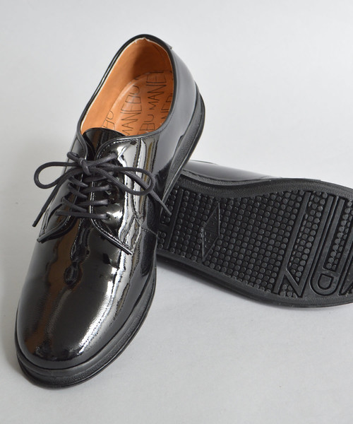 MANEBU(マネブ)の「MANEBU/マネブ HIHIN ENAMEL(ドレスシューズ・メンズ・ブラック・41/42/43/40)」の1枚目の写真