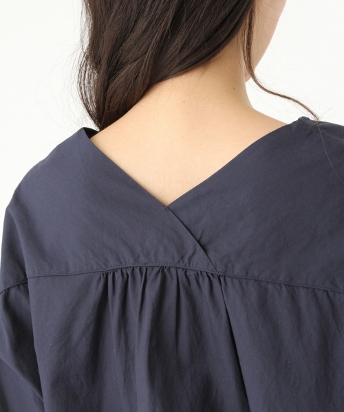 niko and...(ニコアンド)の「オリジナルウエストビックリボンVネックブラウス(シャツ/ブラウス・レディース・ベージュ/ネイビー/オフホワイト・MEDIUM/LARGE)」の15枚目の写真