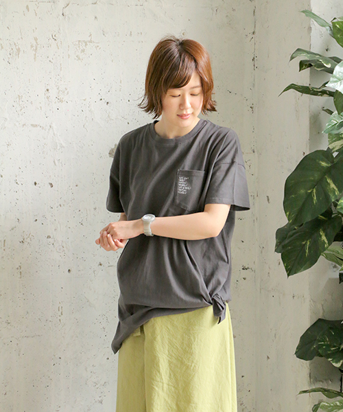 LBC（エルビーシー）の「コットンポケット刺繍Tシャツ（Tシャツ/カットソー・レディース・ホワイト/チャコールグレー/ダークグリーン・M）」の2枚目の写真