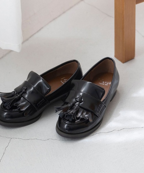 menue（メヌエ）の「【晴雨兼用】4タイプから選べる キッズ用タッセル防水ローファー（ローファー・キッズ・ブラック系その他/ブラウン系その他/ブラック系その他2/ブラウン系その他2/ブラック系その他3/ブラウン系その他3/ブラック系その他4/ブラウン系その他4・15cm/16cm/17cm/18cm/19cm/20cm/21cm）」の3枚目の写真