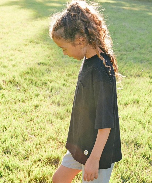 ZERO standerd(ゼロスタンダード)の「ZERO standerd/ゼロスタンダード ビッグTシャツ(Tシャツ/カットソー・キッズ・オフホワイト/ピンク/ベージュ/チャコールグレー/ブラック/グレー/ブラウン/パープル/サックスブルー/カーキ・80cm/90cm/95㎝/100cm/110cm/120cm/130cm/140cm/150cm/160cm/95cm)」の3枚目の写真