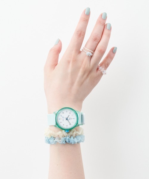 Q&Q SmileSolar(キューアンドキュースマイルソーラー)の「Q&Q Smile Solar スマイルソーラー(アナログ腕時計・レディース・ホワイト×ホワイト/ホワイト×ブラック/ホワイト×グリーン/ホワイト×ピンク/ホワイト×ブルー・FREE)」の2枚目の写真