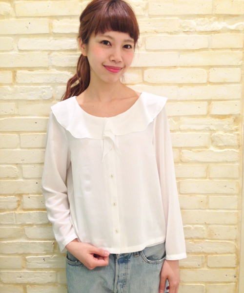 Kastane（カスタネ）の「【Kastane】V開きフリルブラウス（シャツ/ブラウス・レディース・ネイビー/アイボリー/ピンク・FREE）」の2枚目の写真