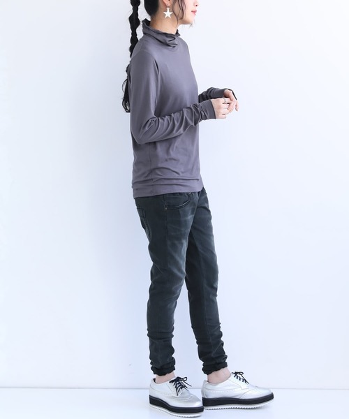 osharewalker(オシャレウォーカー)の「タートルネックモチモチロンT(Tシャツ/カットソー・レディース・ホワイト/ブラック/ネイビー/グレー/ボルドー/モカ/ホワイト×ブラック/ブルーグリーン/ブラック系その他・1/2)」の17枚目の写真